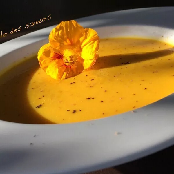 Velouté de butternut à la fève tonka 