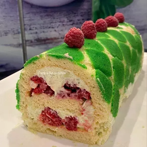 Bûche à la pistache et aux framboises