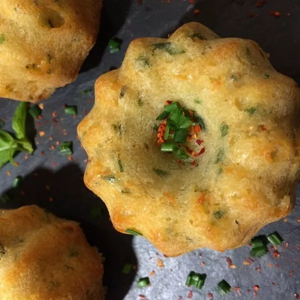 Cannelés aux herbes et fromages 