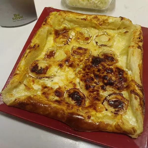 Pizza feuilletée au chèvre et miel