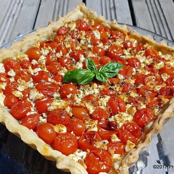 Tarte carrée aux tomates cerise et feta