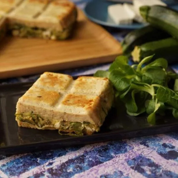 Croque tablette courgettes, fêta, menthe fraîche