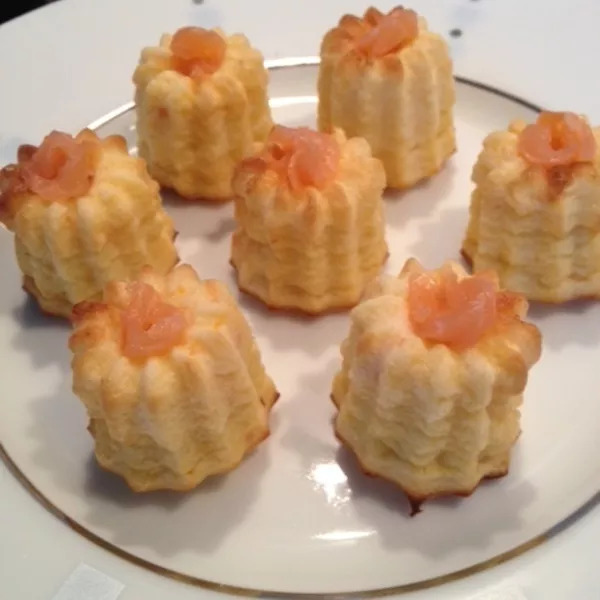 Cannelés à l'orange et saumon fumé