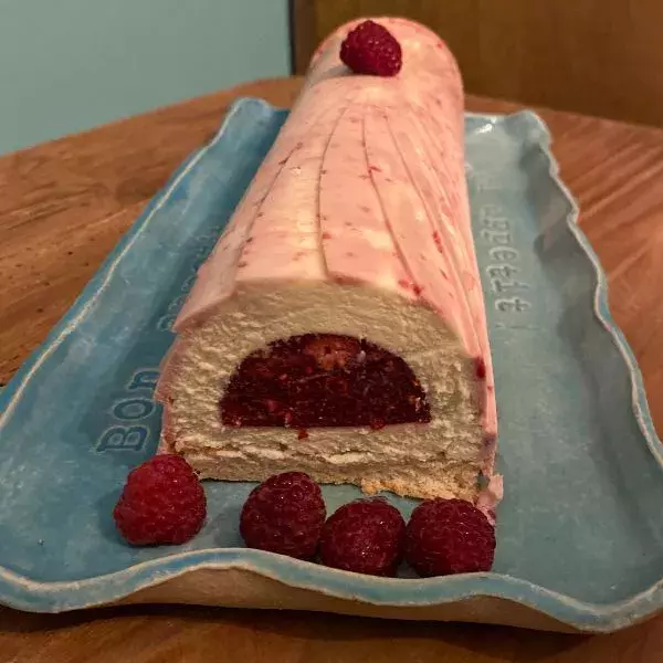 Bûche chocolat blanc et coeur framboise