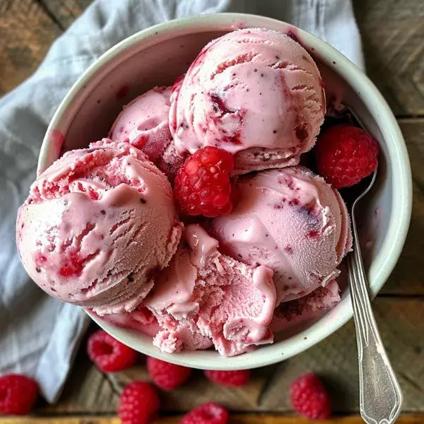 Crème glacée à la framboise