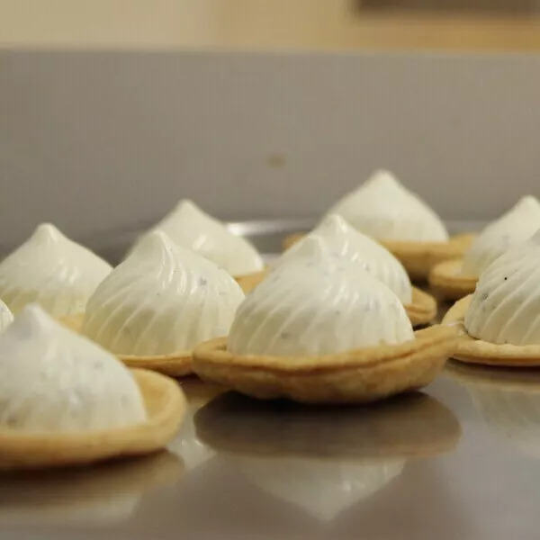 Tourbillons boursin sur pâte sablée au parmesan