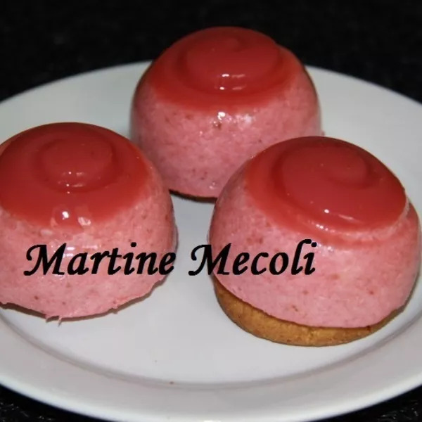 Entremets à la fraise sur sablés bretons 