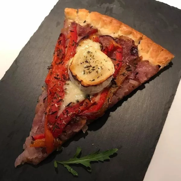 Pissaladière oignons & poivrons rouges au vinaigre balsamique blanc