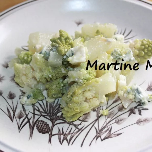 Salade de chou Romanesco, poires et Roquefort