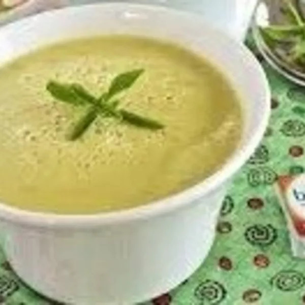 Velouté de courgettes au boursin aux noix