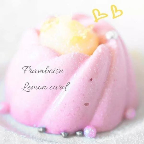 Mini-Mousse framboise et petit nuage de lemon curd