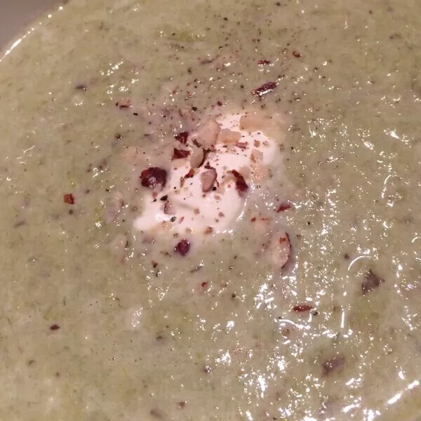 soupe poireaux, noisettes et lard fumé