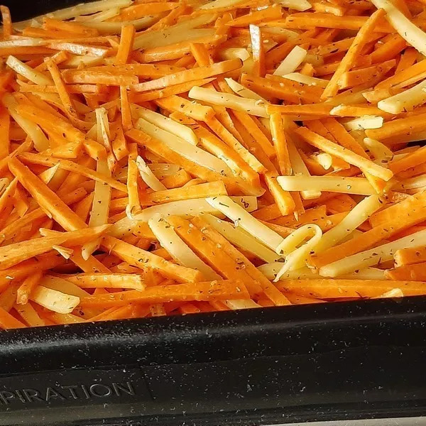 Frites patates douces et pommes de terre