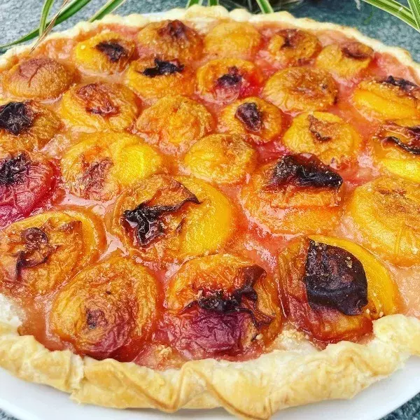 Tarte fine aux pêches de vigne 