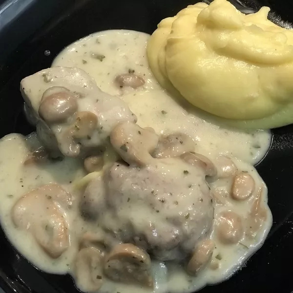 Filet mignons crème champignons avec purée de pomme de terre 