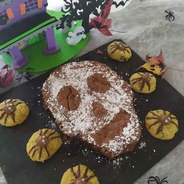 Terrifiant moelleux au chocolat et cookies araignées