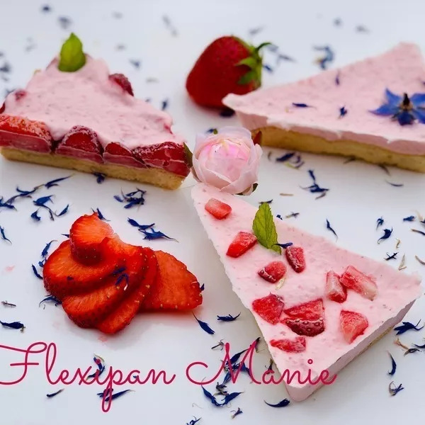 Bavarois de fraises sur dacquoise