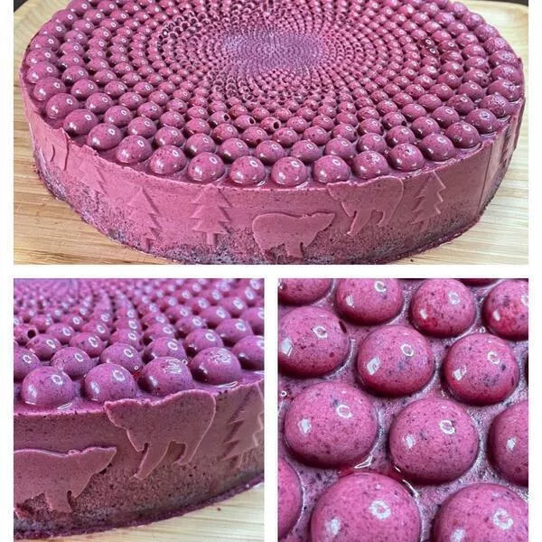 Entremet myrtille décor pois