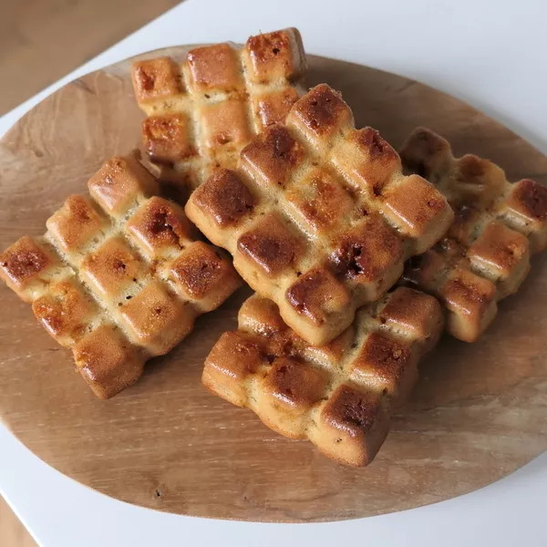 Petites tablettes crousti-moelleuses aux poires & éclats de caramel