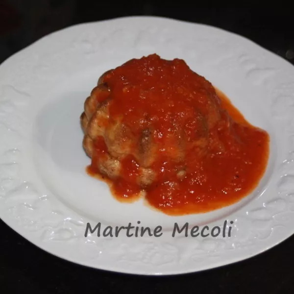 Volcans de semoule au coulis de tomates