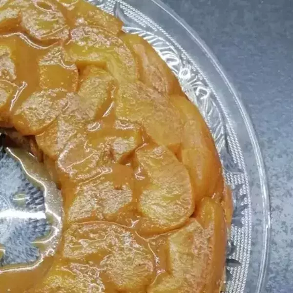 tatin de pommes et zestes de citron du jardin