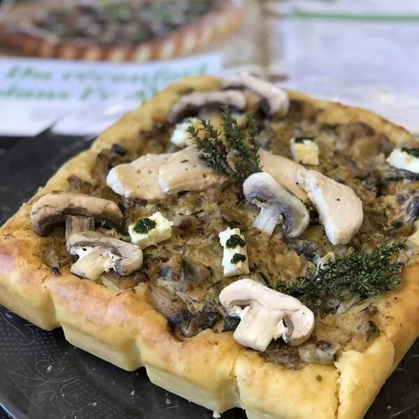 Tarte briochée aux courgettes, champignons et poulet