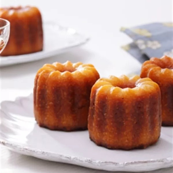 Cannelés mi-rhum mi-vanille à la fleur d'oranger