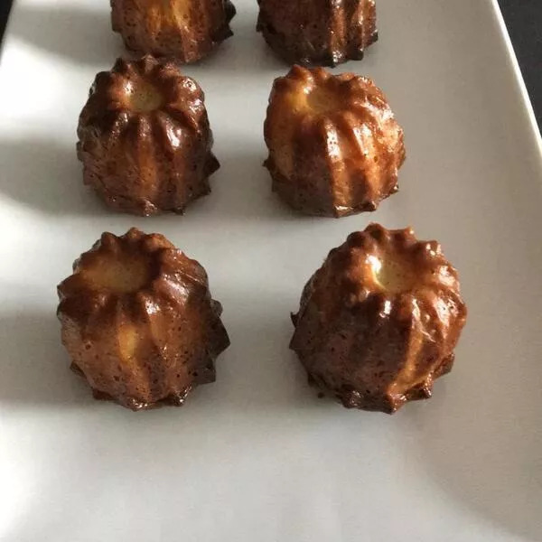 Cannelés bordelais 