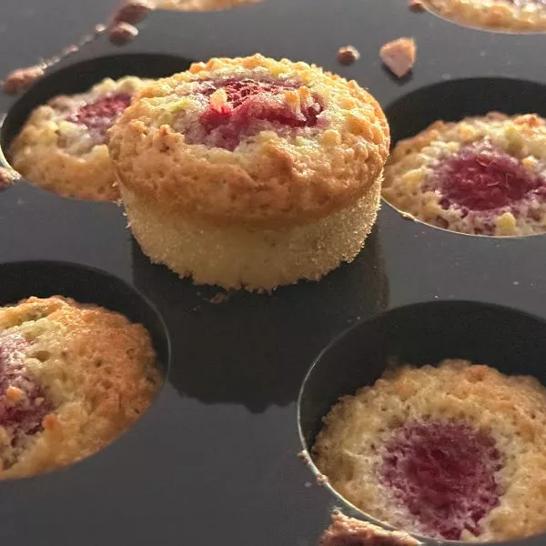 Petits financiers pistache framboises