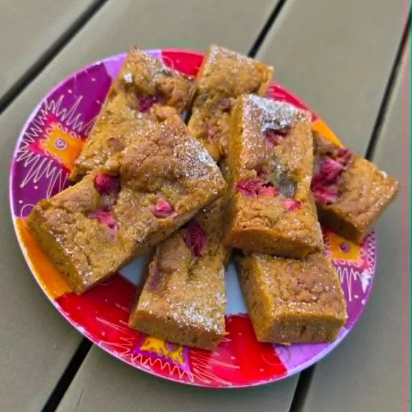 Petits cakes rhubarbe / fraises - chez Nanou