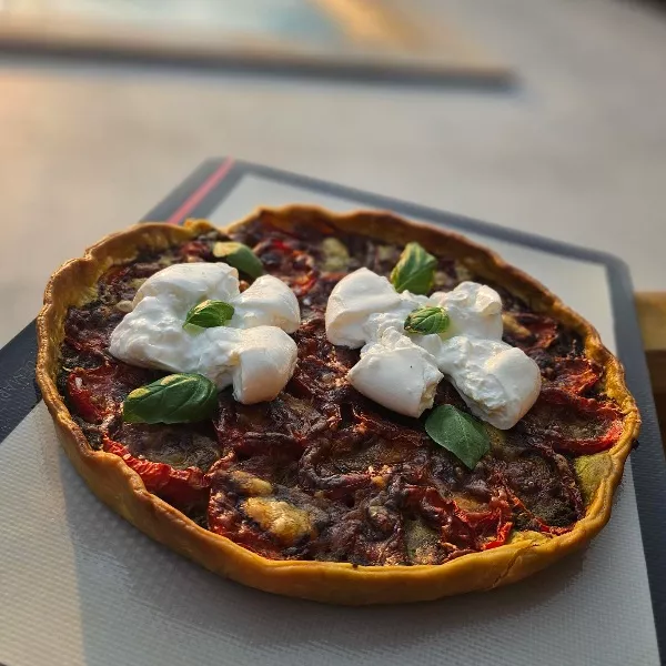 🥧 Tarte tomates, pesto, burrata & gruyère