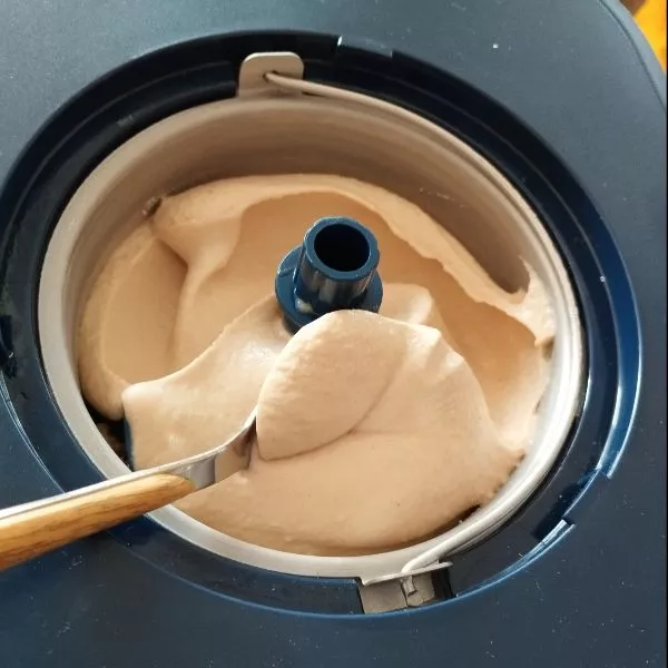 Glace beurre de cacahuète, chocolat au lait et brisures de bretzels 