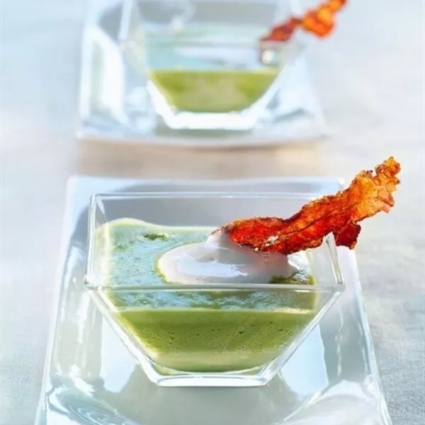 Cappucino de Pois Frais à l 'Esprit de Lard Fumé