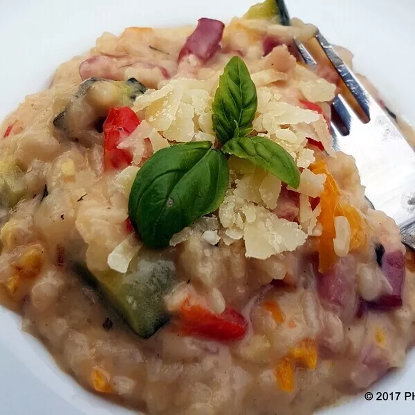 Risotto aux lardons, courgettes et poivrons