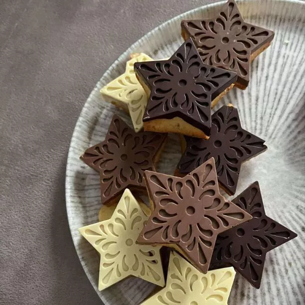 Etoiles noisettes coque en chocolat - Chez Nanou
