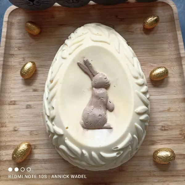 Oeuf exotique glacé