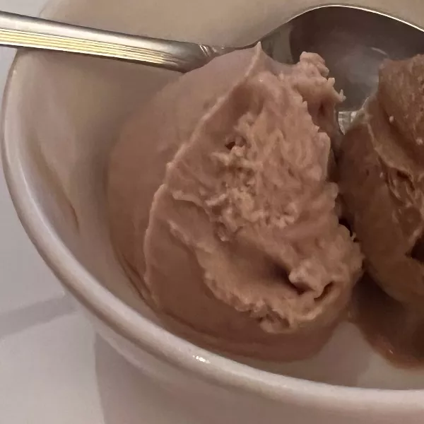 Glace praliné noisette aux noisettes torréfiées