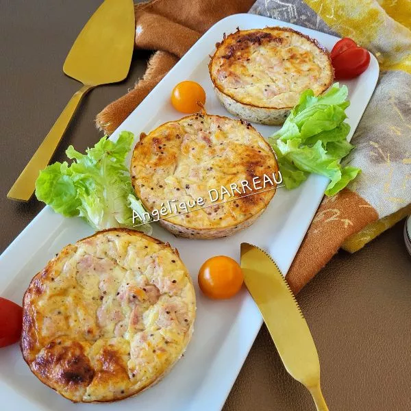Tartelettes soufflées au jambon et au fromage