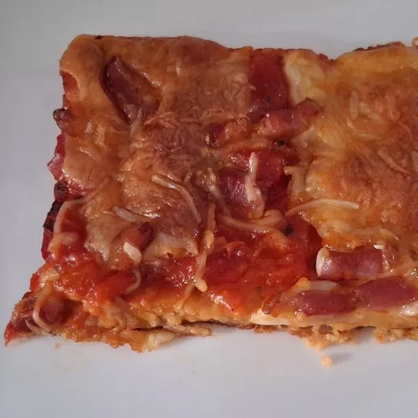 Genoise pizza lardons mozzarela 