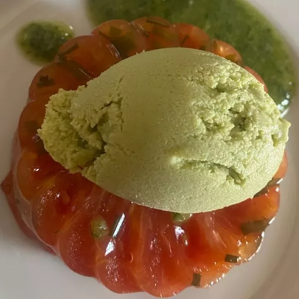 MILLE-FEUILLES TOMATES CONFITES/MOZZA/PESTO ET GELEE DE CITRON
