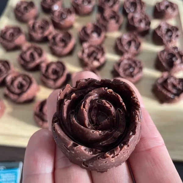 Roses au chocolat croquant