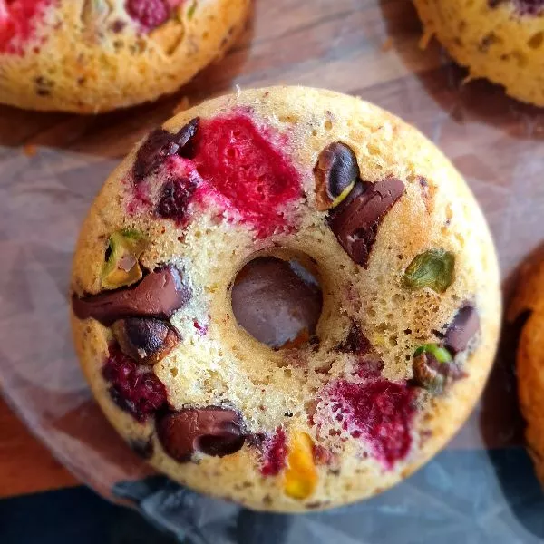 Donuts sans gluten sans lactose framboise pistache chocolat 