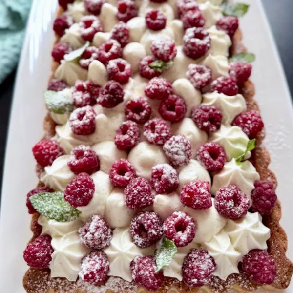 Tarte renversante aux framboises de Chez Nanou en cuisine