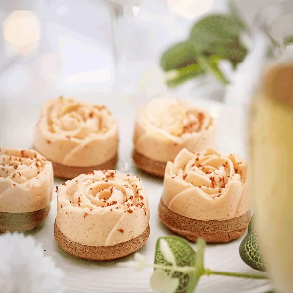 Roses tarama / amuse-bouche	