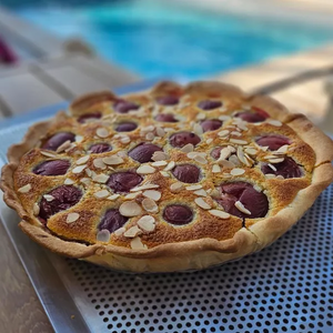 Tarte Amandine aux Prunes Rouges & Amandes Effilées