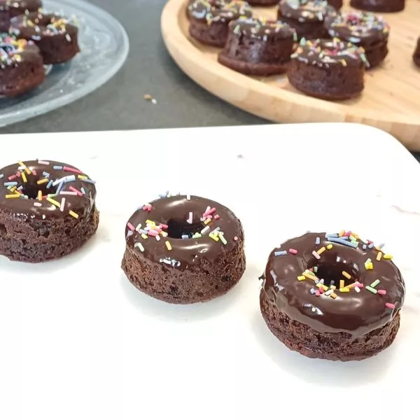 Mini donuts à la betterave et chocolat 