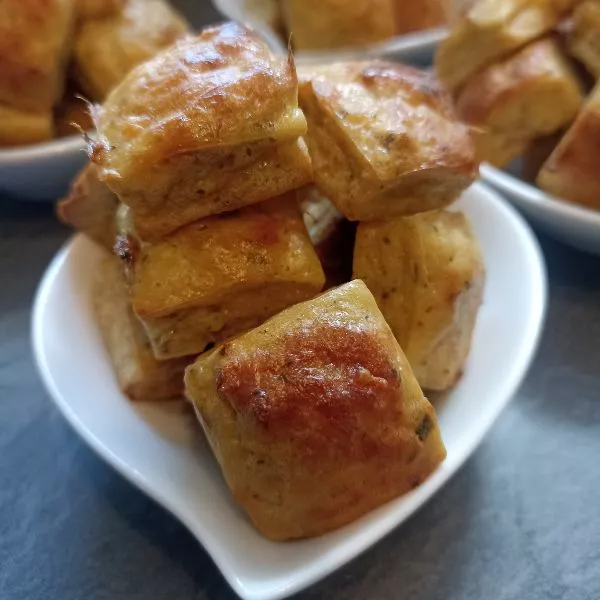 Bouchées au thon, fromage ail et fines herbes