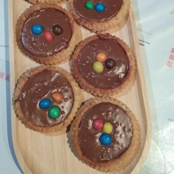 Tartelettes renversées chocolat au lait caramel et beurre de cacahuètes 