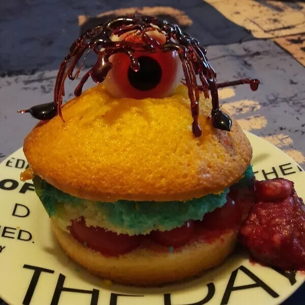 Gâteau terrifiant multicolore d'Halloween