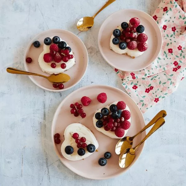Frozen yogourt, granola et fruits rouges
